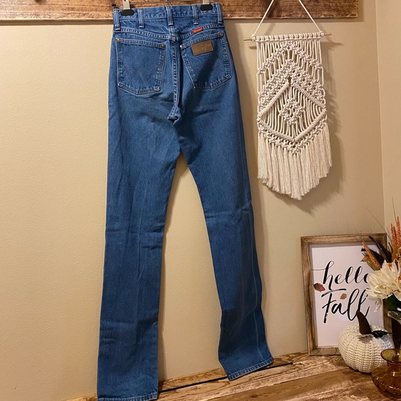 Vintage Wrangler High Waisted Mom Jeans - Picture 3 of 6